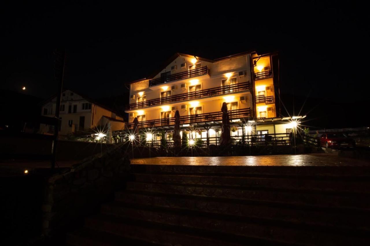 Pensiunea Mirific Dubová Exteriér fotografie